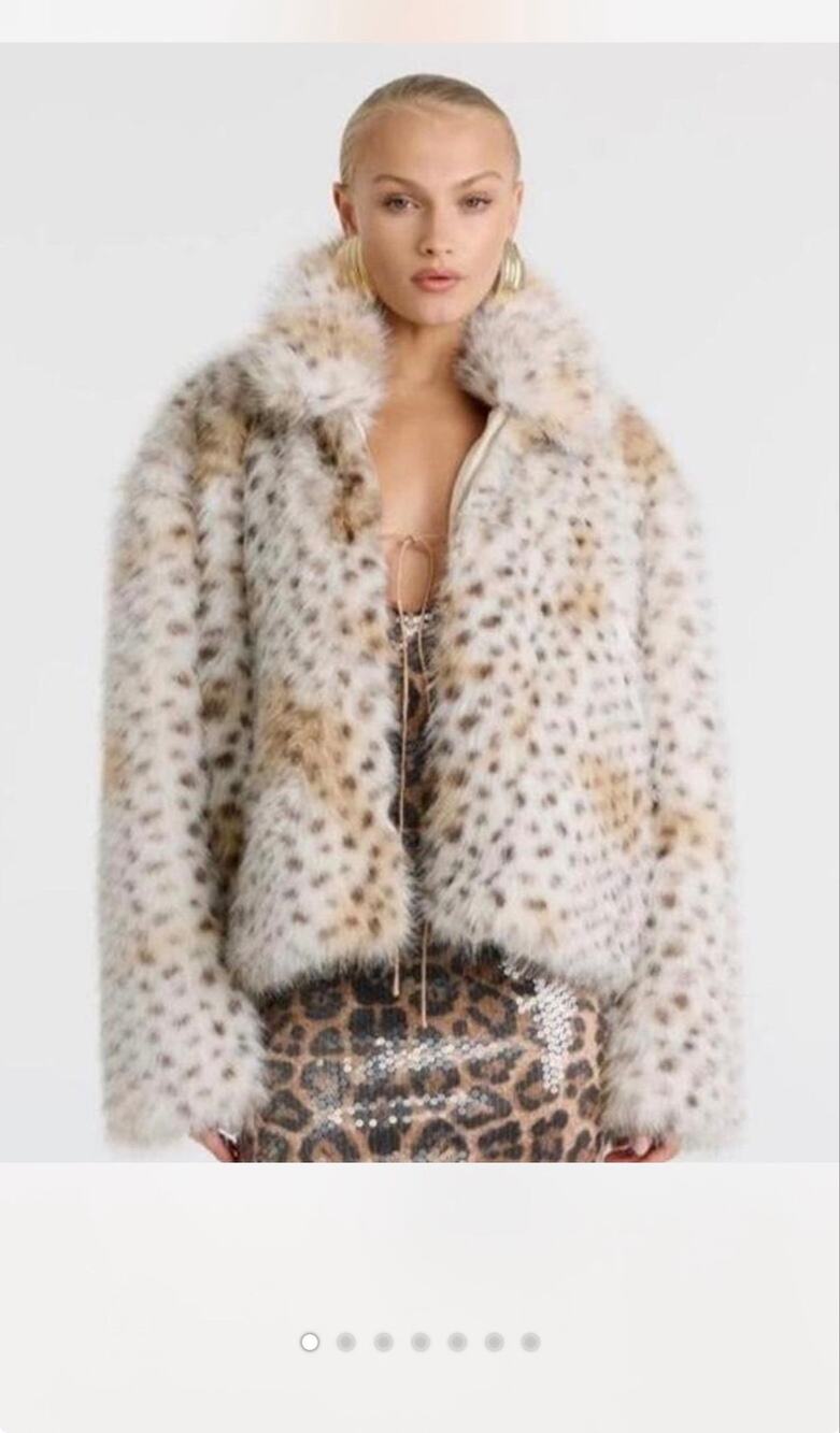 $299 Bardot NWT Sylvie Zip Faux Fur Jacket In Animal Print
Size small